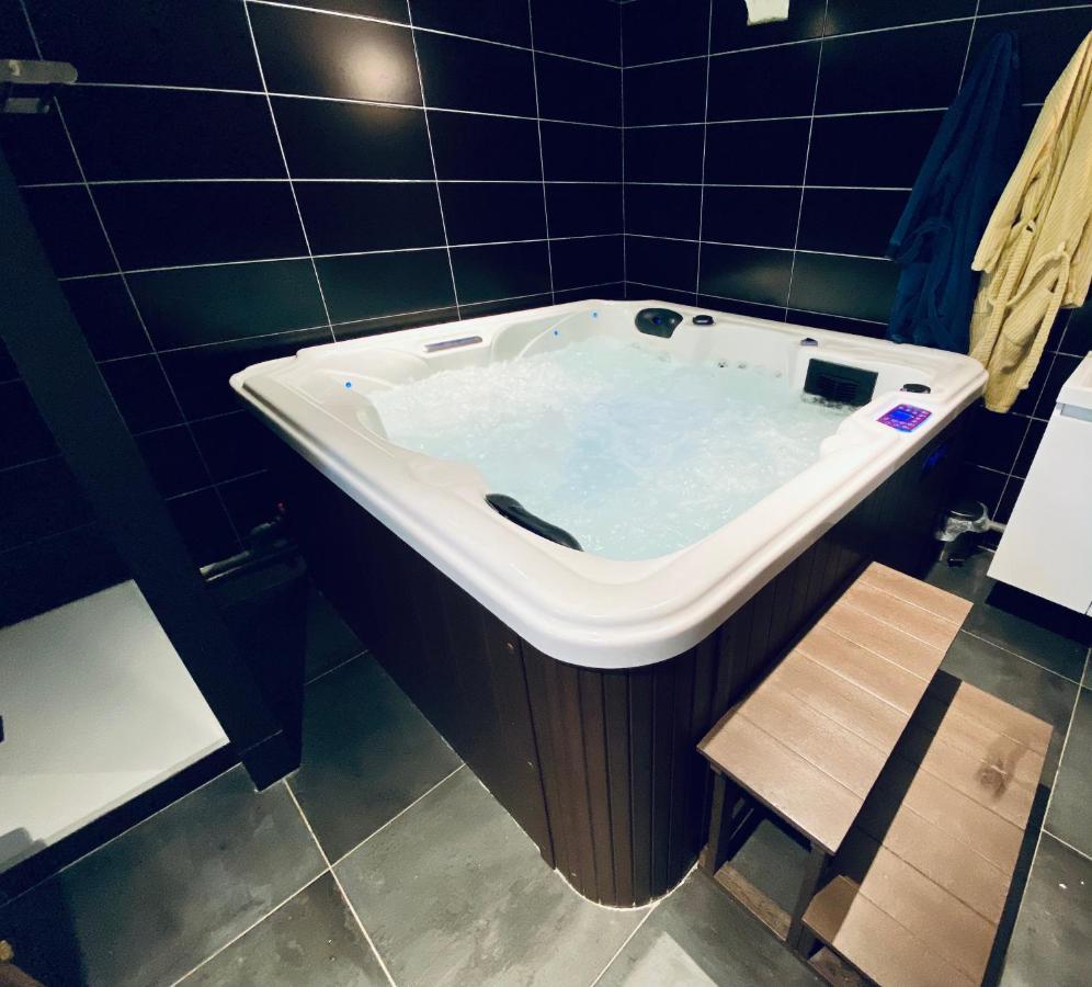 Escapade Romantique - Jacuzzi Et Parking Prive - 002 Lejlighed Rouen Eksteriør billede