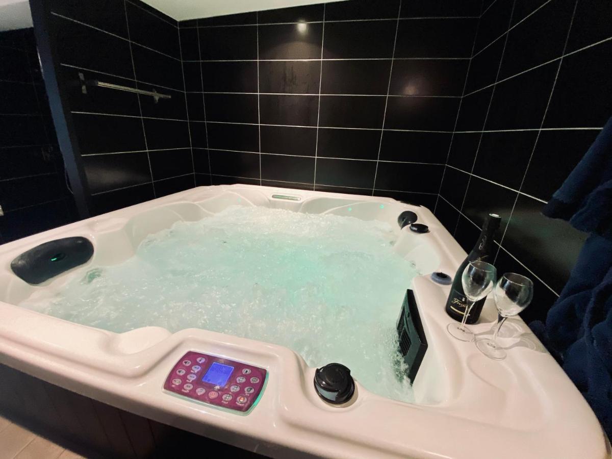Escapade Romantique - Jacuzzi Et Parking Prive - 002 Lejlighed Rouen Eksteriør billede