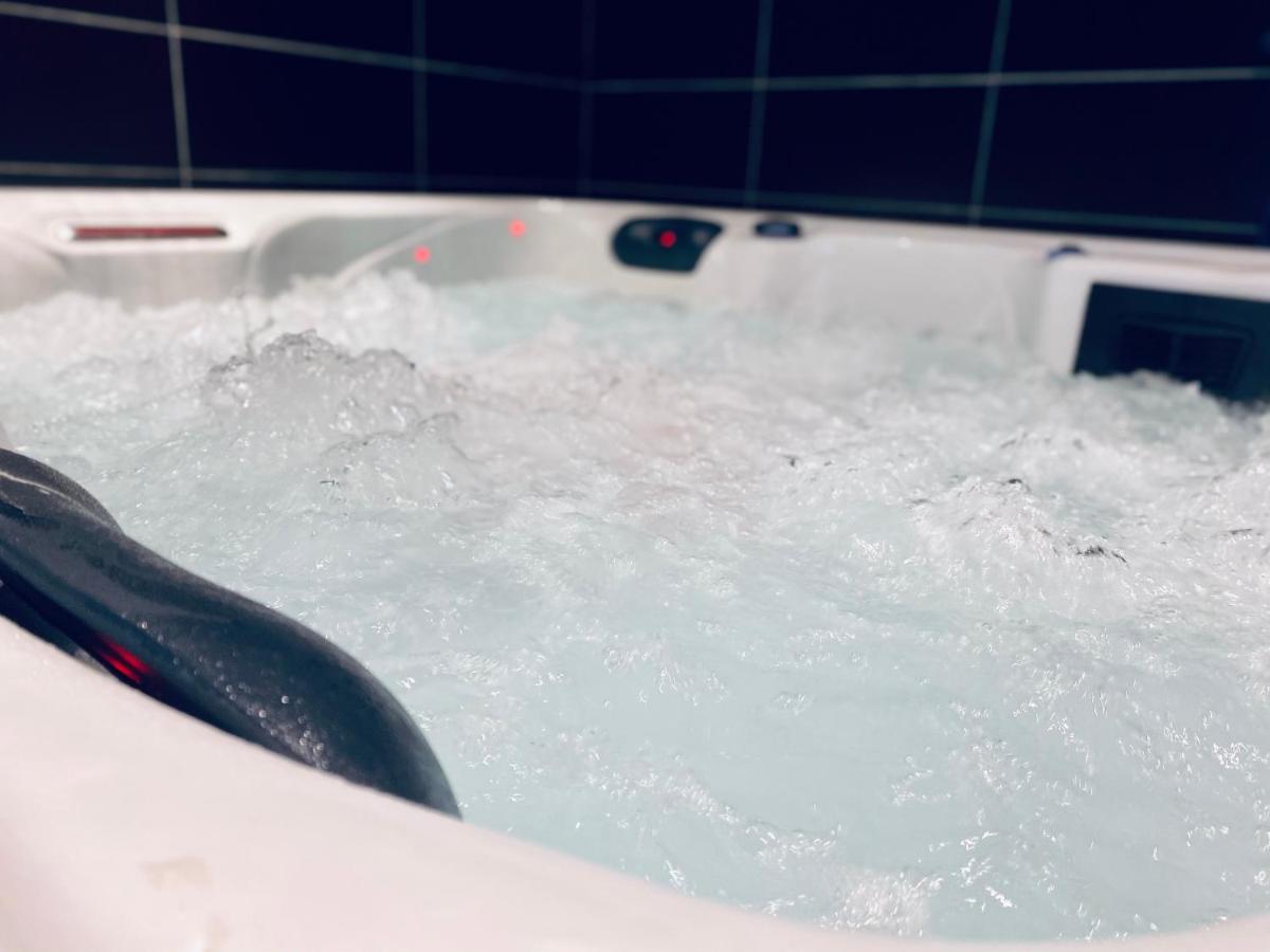 Escapade Romantique - Jacuzzi Et Parking Prive - 002 Lejlighed Rouen Eksteriør billede