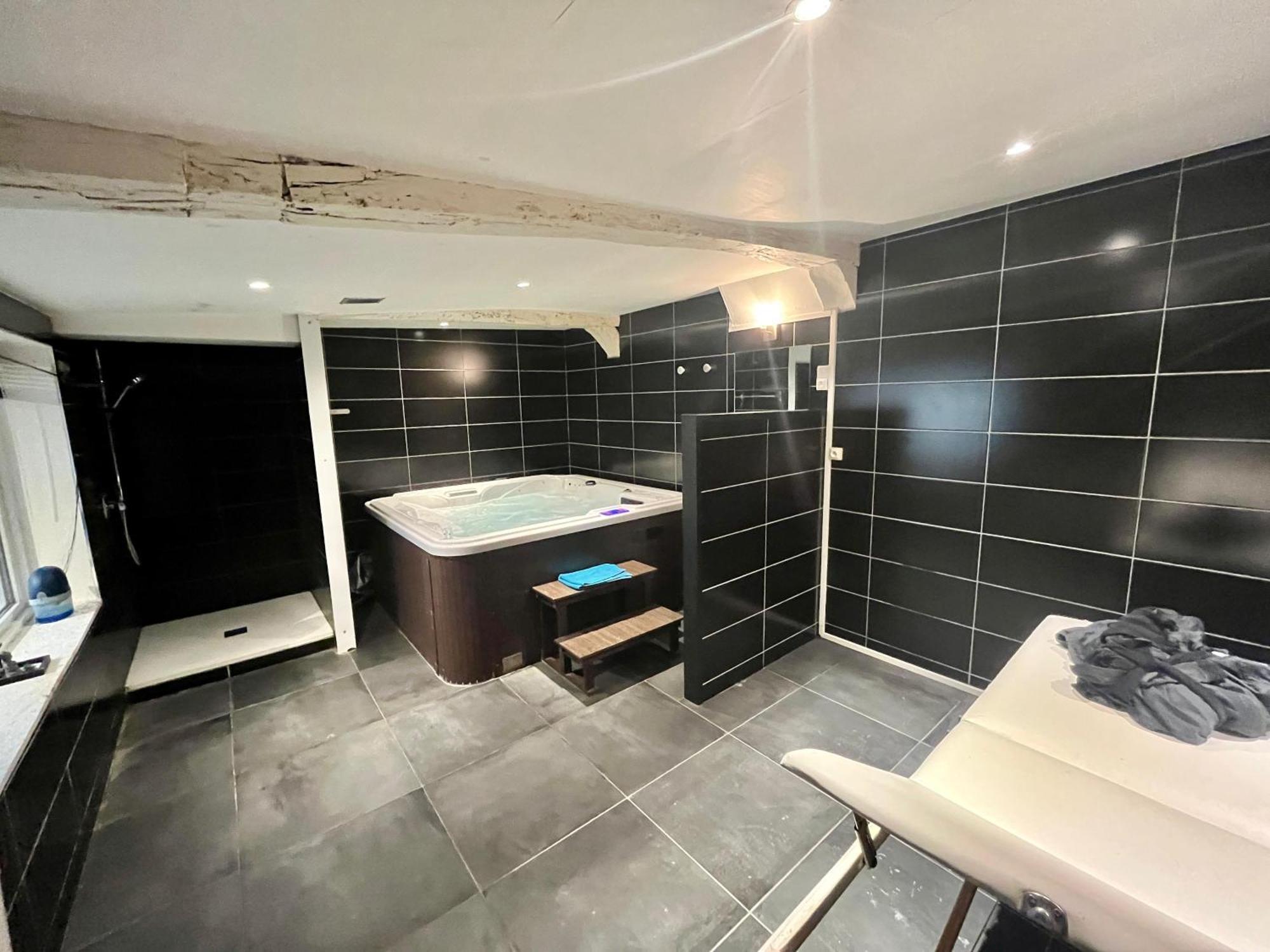 Escapade Romantique - Jacuzzi Et Parking Prive - 002 Lejlighed Rouen Eksteriør billede